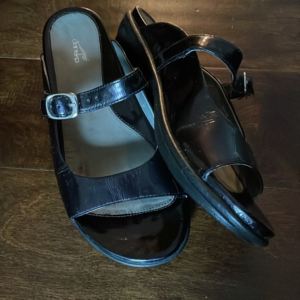 Dansko Sloane Style Sandals Size 7.5-8 Black Patent Leather Slipons - Picture 5 of 12